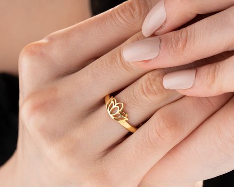 Flower Ring Design Gold, Gold Ring For Girls Unique, Simple Gold Rings For Women, Lotus Ring Gold, New Gold Ring Designs For Women, Girls Ring Design Gold, Latest Ring Designs Gold For Women, Gold Ring Design For Women Latest Gold Ring Design For Women, Unique Gold Rings For Women