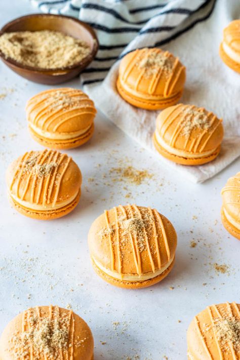 Pumpkin Cheesecake Filling, Cheesecake Macarons, Pies And Tacos, Glutenfree Cookies, French Macaroon Recipes, Macaron Filling, Pumpkin Pie Cheesecake, Macaron Flavors, Macaron Cookies