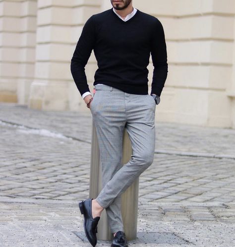 Grey Trousers Outfit Men Casual, Grey Trousers Outfit Men, Work Sweater Outfit, Work Smart Casual, Grey Trousers Outfit, Trousers Outfit Men, Sweater Outfits Men, Casual Outfits Fashion, Mens Fashion Magazine