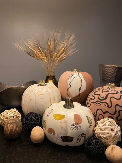 Brown Pumpkin Painting Ideas, Modern Pumpkin Decor, Adult Pumpkin Painting Party, Modern Pumpkin Painting, Neutral Pumpkin Painting, Boho Painted Pumpkins, Abstract Pumpkin Painting, Boho Pumpkin Painting, Wooden Pumpkin Painting Ideas