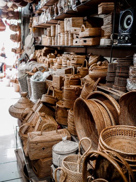 ! MON MODE | Bali 2019 -96 Seminyak Bali Shopping, Store Styling, Bali Places, Bali Living, Bali Huts, Vintage Shop Display, Bali Life, Boho Baskets, Bali Restaurant