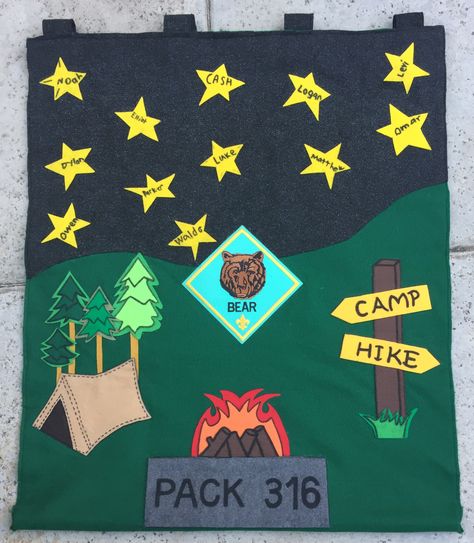 Bear Den Flag Idea #Pack316 #cccmPack316 #TeamSimmons #ProudScoutMom Cub Scout Den Flags, Scouts Activities, Cub Scouts Wolf, Cub Scouts Bear, Tiger Scouts, Cub Scouts Tiger, Cub Scout Crafts, Wolf Scouts, Bear Scouts