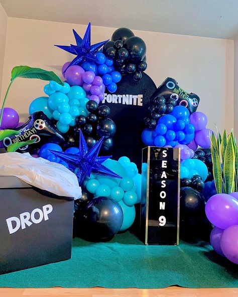 ⚔️Ethan’s Fortnite Season ‘9’ Theme⚔️ The best part of this setup was it was a complete surprise. He had no idea this was being done !!! Hope you all love this setup as much as we do💋 Please Like, Share, Comment! 🖤💙💜🩵 . . . . Full Setup + Concept & Styling: @feteicons Balloon Decor: @feteicons Backdrop: @feteicons Fortnite Props: @feteicons . . . . #feteicons #fortniteballoons #fortniteparty #fortnitetheme #battleroyale #battleroyaleparty #lootllama #haltonhillsballoons #oakvillemoms #geo... Fortnite Party Decorations, Fortnite Backdrop, Fortnight Party, Fortnite Birthday Party Ideas, Ninth Birthday, Golden Birthday Parties, Fortnite Party, Fortnite Birthday, Balloon Background