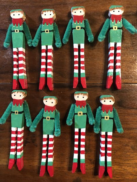 Nutcracker Clothespin Ornaments, Close Pin Ornaments, Clothespin Nutcracker Ornaments, Dolly Pegs Christmas, Clothes Pegs Crafts, Clothespin People Ornaments, Clothespin Dolls Christmas, Clothespin Christmas Craft, Clothes Peg Christmas Crafts