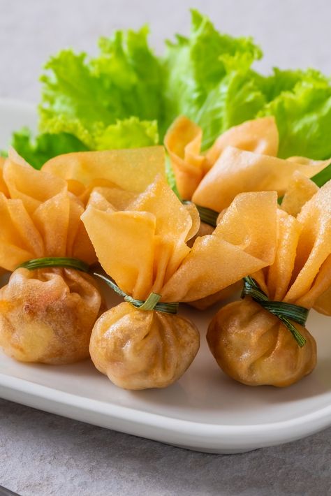 Thung Thong or Thai Money Bags are a delicious Thai snack or appetiser, part of the traditional Thai Royal Cuisine and often eaten at parties or served at special occasions such as Thai New year. This recipe is easy and perfect for prepping ahead of time, check out the new 1-click recipe! Thai Money, Thai Appetizer, Thai Snacks, Thai Spices, Meals For Four, Money Bags, Thai Dessert, Sweet Chilli Sauce, Sweet Chilli