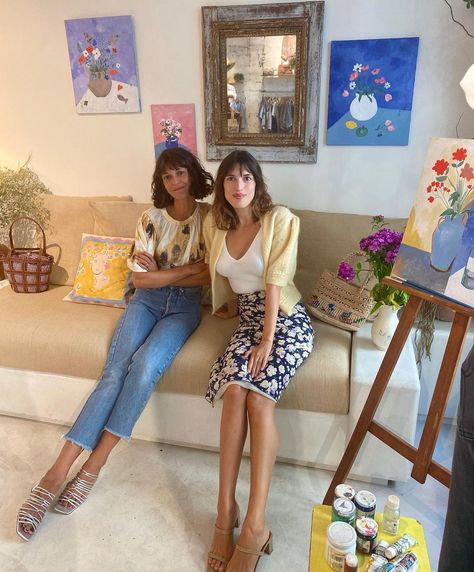 Nina Koltchitskaia on Instagram: “🌿💘🎨👭🏻 #roujeforwomen” French Women Style Outfits, French Style Parisian Chic, Jeanne Damas Style, Capsule Wardrobe Dresses, Style Parisian Chic, Creating Outfits, Parisian Chic Style, Jeanne Damas, French Girl Style