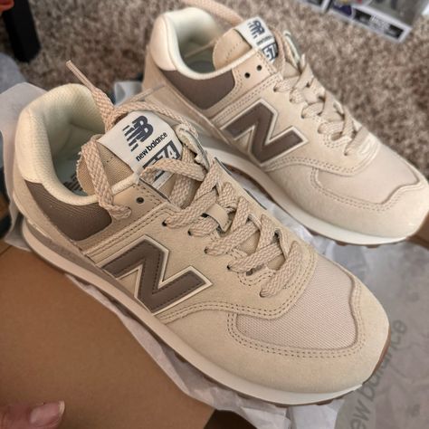 Beige/Brown Color Size 6.5 Women’s Never Worn Smoke Free Home New Balance 574 Brown Outfit, Shoes For Women New Balance, New Balance Shoes Brown, Tan New Balance Shoes, Fall Tennis Shoes, Brown New Balance Shoes, Trendy New Balance Sneakers, Tan Shoes Outfit, New Balance 574 Brown