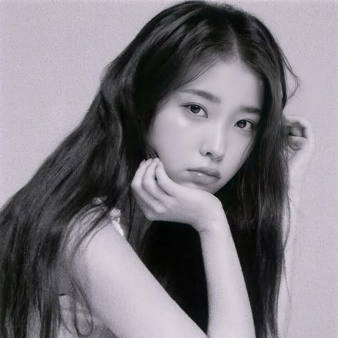 Black And White Photoshoot, White Photoshoot, Korean Photoshoot, Debut Ideas, Aesthetic Black And White, Black Korean, Lee Jieun, Clothes Korean Style, Cute Rose