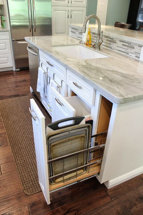 25 Impressive Kitchen Island With Sink Design Ideas | Interior God Ocean View Kitchen, Kitchen Island Storage, Moms Kitchen, Kitchen Island With Sink, Sink In Island, White Shaker Kitchen, Kitchen Sink Design, Classic Kitchen, Sink Design