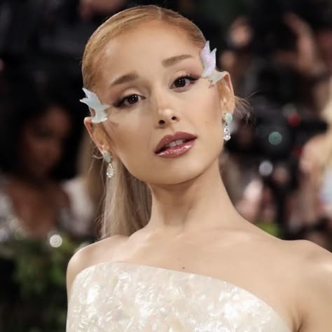 ariana grande at the met gala 2024 icons Ariana Grande Met Gala 2024, Ariana 2024, Ariana Grande Met Gala, Nasa Wallpaper, Drawing Girls, Star Guardian, The Met Gala, Favorite Artist, Eternal Sunshine