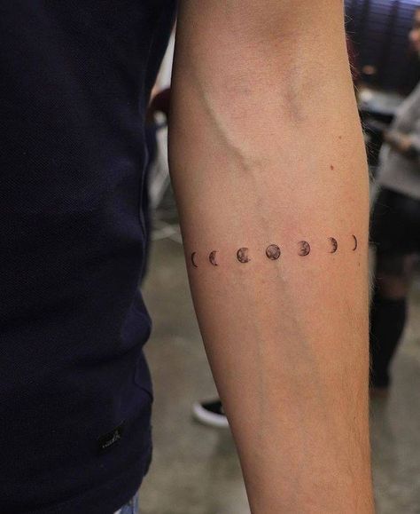 Tattoo like a band Astronomical Tattoo, Tattoo Moon Phases, Tatuagem Masculina Pequena, Small Tats, Moon Tattoo Designs, Band Tattoo, Tattoo Blog, Small Tattoo, Forearm Tattoos