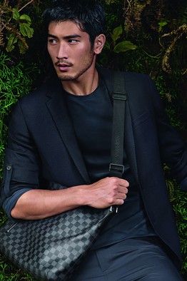 godfrey gao https://blogs.wsj.com/scene/2011/01/14/at-lv-this-years-man-is-chinese/ Godfrey Gao, A Man In A Suit, Asian Male Model, Man In A Suit, Photographie Portrait Inspiration, Handsome Asian Men, Hot Asian Men, Cassandra Clare, Louis Vuitton Men