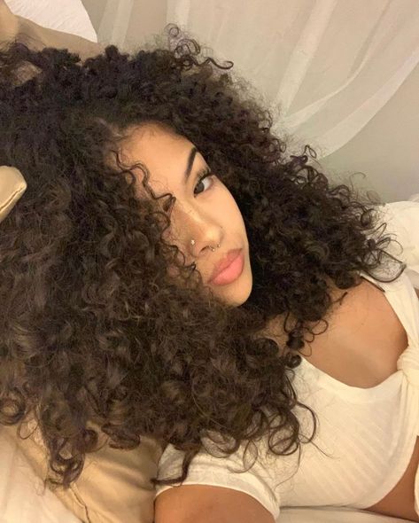 Beautiful Curly Hair, Hairdos For Curly Hair, Curly Hair Inspiration, Curly Girl Hairstyles, Dream Hair, Long Curly Hair, Curly Girl, Long Curly, Aesthetic Hair