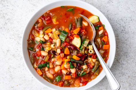 This crockpot minestrone soup is packed with vegetables, rich in protein and is made in the slow cooker for an easy comfort food meal the whole family will love. Minestrone Crockpot Soup, Crock Pot Minestrone Soup, Crockpot Minestrone Soup, Crockpot Minestrone, Vegan Minestrone Soup, Minestrone Soup Recipe, Soup Crocks, Minestrone Soup, Easy Comfort Food