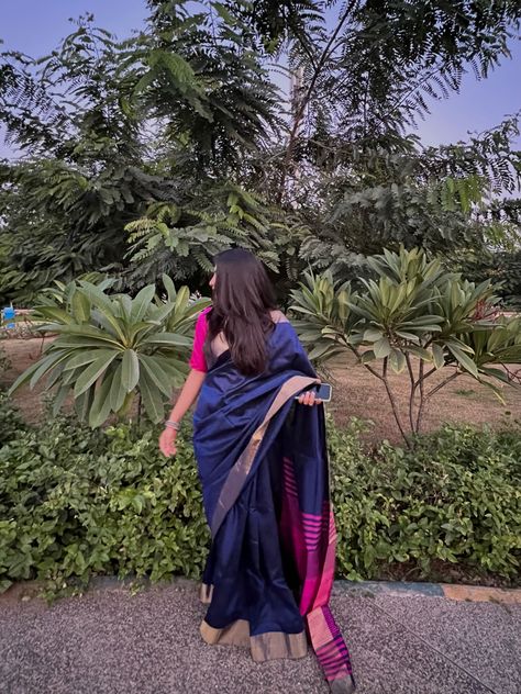 #indianwear #saree #sareelove #indianwear Saree Poses Face Hidden, Saree Face Hide Pic, Saree Asethic Pic, Saree Snap, Traditional Saree Poses, Saree Pics Poses Selfie, Women In Saree, Girl In Saree, Saree Aesthetic