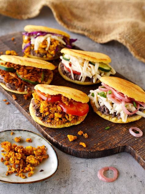 Stuffed Arepas Recipe, Vegan Arepas, Stuffed Arepas, Arepa Filling, Cornmeal Cakes, Fried Cornmeal, Arepas Recipe, Vegan Appetizer, Low Carb Wraps