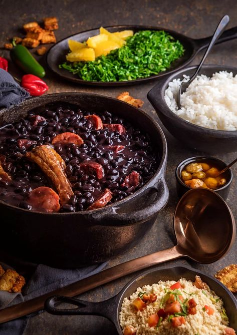 Feijoada Brasileira Tradicional Feijoada Recipe, Brazil Food, Brazilian Food, Do Not Eat, Fine Food, Raw Food Recipes, Food Styling, Food Lover, Ramen