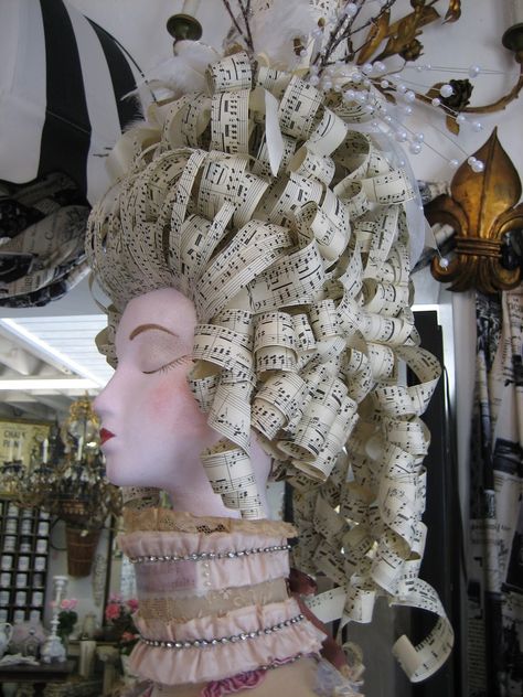 Love this wig idea! Hantverk Diy, Mannequin Art, Paper Fashion, Paper Dress, Recycled Fashion, Paper Sculpture, Old Books, Paper Mache, Costume Design