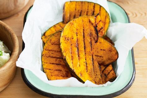 Grilled pumpkin with paprika Grilled Pumpkin, Paprika Recipes, Pumpkin Salad, Healthy Grilling, Grill Recipes, Baked Pumpkin, Baked Salmon, Grilled Vegetables, Healthy Chicken Recipes