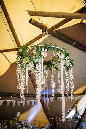 Diy Wedding Greenery, Unique Rustic Wedding, Cer Nocturn, Hanging Wedding Decorations, Big Chief, Fun Wedding Decor, Rustic Wedding Decorations, Deco Champetre, Boda Diy