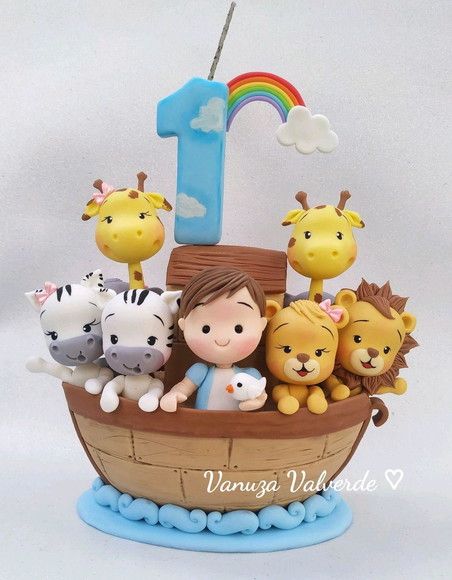 Topo de bolo personalizado em biscuit. Podemos alterar alguns detalhes,como modificar a criança e colocar o noé. Produto feito a mão. Topo de bolo com 16 cm de altura Noahs Ark Cake, Noahs Ark Party, Noahs Ark Baby Shower, Noah S Ark, Do Baby, Baby Mickey, Baby Shower Cake Topper, First Birthday Cakes, Noahs Ark