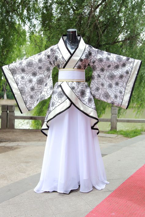 White Haori, Traditional Chinese Clothing Hanfu, Traditional Japanese Clothing, Chinese Kimono, Chinese Princess Dress, Japan Dress, Traditional Chinese Clothing, Japanese Traditional Clothing, Ancient Dress