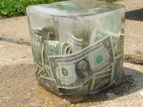 Cold hard cash gag gift- freeze in an extremely large block of ice. Funny Way To Gift Cash, Ideas For Giving Money As A Gift, Cold Hard Cash, Christmas Money, Creative Money Gifts, Cash Gift, Diy Money, Money Origami, Fun Christmas Crafts