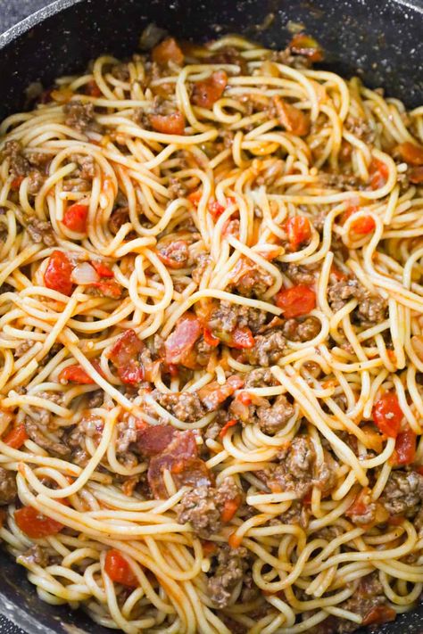 spaghetti and ground beef mixture in a skillet Spaghetti Add Ins, Ziti Noodles Recipes, Rotel Spaghetti Ground Beef, Baked Spaghetti With Ground Beef, Cowboy Spaghetti Recipes, Top Pasta Recipes, Easy Recipes With Ground Beef, Breakfast Spaghetti, Cowboy Spaghetti