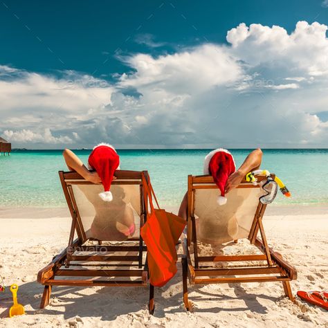 Beach Christmas Card Photo, Couple On A Beach, Christmas Beach Photos, Beach Christmas Pictures, Beach Christmas Card, Christmas Poses, Hawaii Christmas, Christmas Stock Photos, St John Usvi