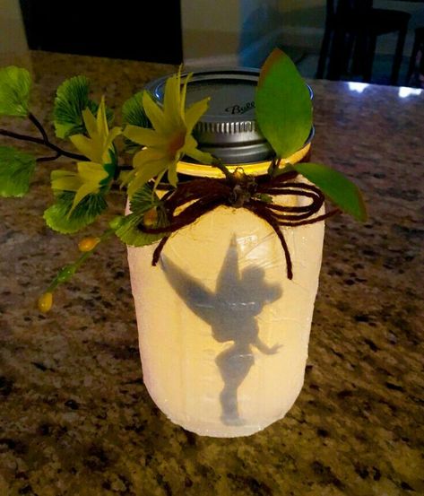 Deco Disney, Peter Pan Party, Tinkerbell Fairy, Tinkerbell Fairies, Tinkerbell Party, Disney Rooms, Fairy Jars, Fairy Birthday Party, Disney Decor