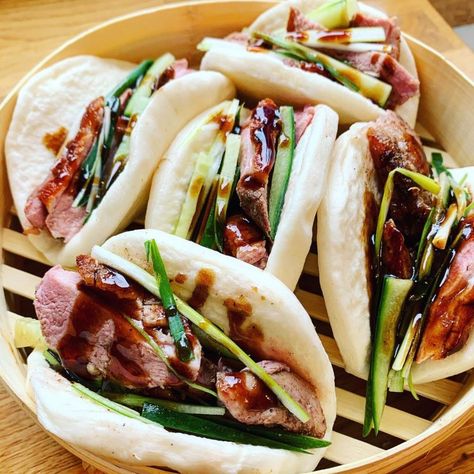 Crispy Duck Recipes, Homemade Hoisin Sauce, Peking Duck Recipe, Duck Pancakes, Crispy Duck, Duck Recipe, Dinner Party Dishes, Healthy Protein Meals, Impressive Dinner