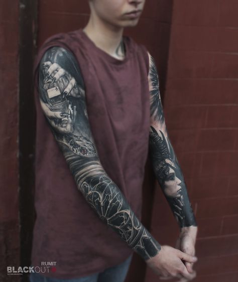 Tato Realis, Arm Cover Up Tattoos, Black Sleeve Tattoo, Chicano Tattoos Sleeve, All Black Tattoos, Realistic Tattoo Sleeve, Blackout Tattoo, Men Tattoos Arm Sleeve, Forearm Sleeve