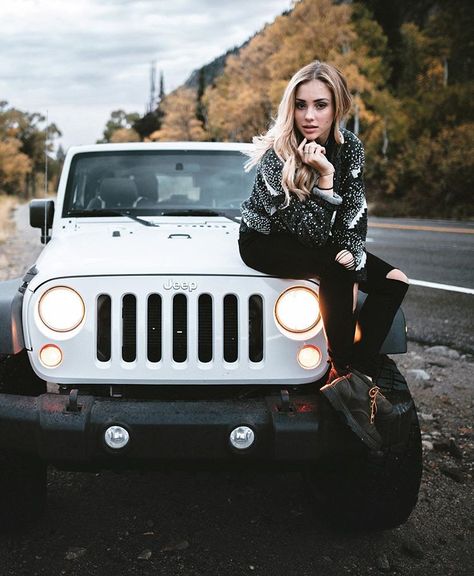 Jeep Wrangler Girl, Cowgirl Photoshoot, Classic Car Photoshoot, Classy Street Style, Jeep Photos, Charly Jordan, Car Poses, Artsy Photography, Photography Mini Sessions