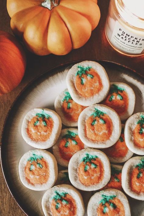 Pillsbury Sugar Cookie Recipe, Pillsbury Pumpkin Cookies, Pillsbury Halloween Cookies, Pillsbury Sugar Cookies, Pumpkin Sugar Cookies, Halloween Sugar Cookies, Fun Fall Activities, Fall Cookies, Pumpkin Seasoning