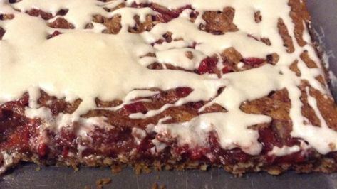 A delicious square popular in our family during the holidays. Raisin Squares Recipe, Cherry Chews, Cheesecake Recipes Easy Homemade, Cherry Cookies Recipes, Chocolate Cherry Cookies, Cherry Soda, Pecan Rolls, Fruit Cookies, Cherry Cookies