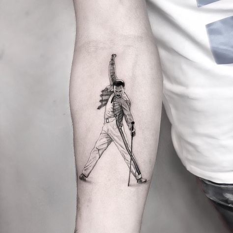 Freddie Mercury Mercury Tattoo, Freddie Mercury Tattoo, Mercury Black, Queen Tattoo, Female Tattoo Artists, Red Tattoos, Pin Up Tattoos, Black Tattoo, Skull Tattoos