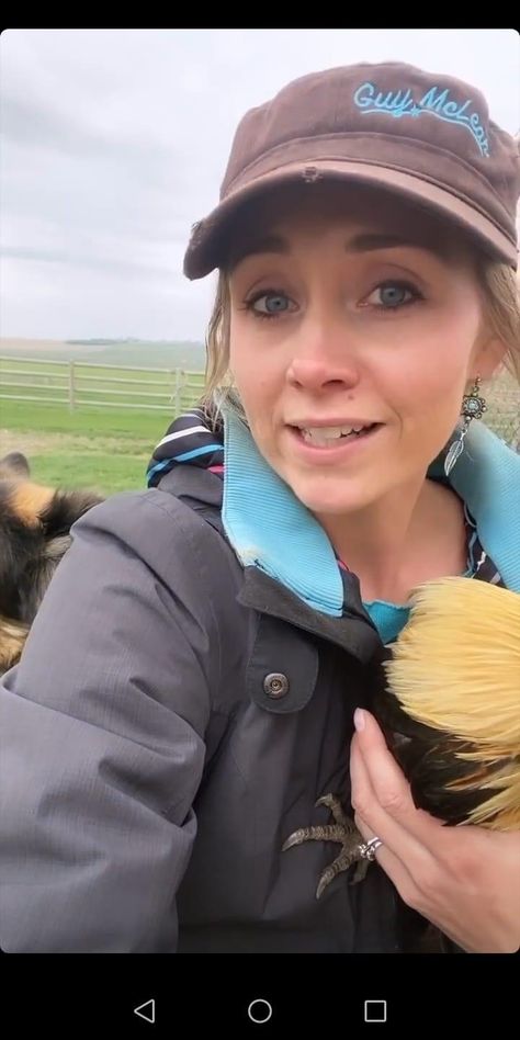 Amber Marshall Selfie Picture, Amber Marshall Selfie, Heartland Amy, Selfie Picture, Alisha Newton, Cowgirl Pictures, Heartland Ranch, Graham Wardle, Amber Marshall