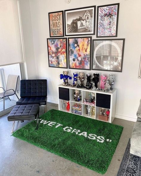 Hypebeast House, Graffiti Room, Sneakerhead Room, Girl Apartment Decor, Hypebeast Room, Grass Carpet, First Apartment Decorating, Bedroom Nightstand, Carpet Bedroom