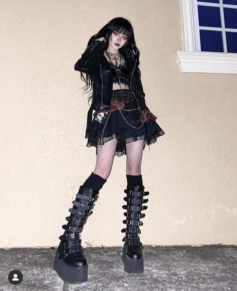 Party Goth Outfit, Goth Clowncore Fashion, Perky Goth Outfits, Industrial Outfit, Gothic Grunge Outfits, Grunge Emo Outfits, Darkwave Fashion, Goth Aesthetic Outfit, Punk Grunge Aesthetic