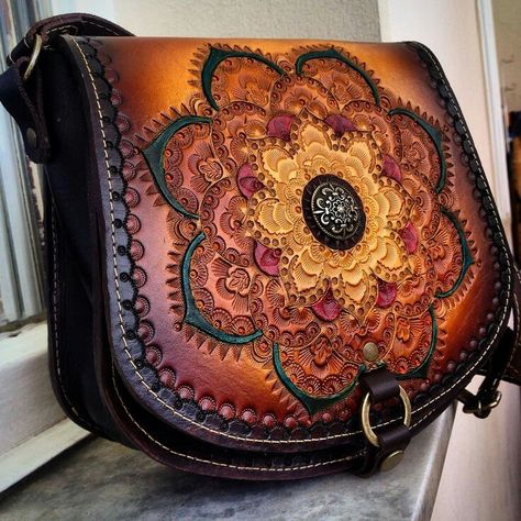 leather mandala bag Tooled Leather Handbags, Leather Tooling Patterns, Leather Craft Projects, Tooled Leather Bag, Leather Stamps, Leather Carving, Leather Art, Boho Bags, Hand Tooled Leather