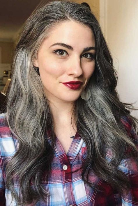 How to Get and Take Care Of the Salt And Pepper Hair Trend Salt And Pepper Hair Color, Pepper Hair Color, Dimensional Highlights, Blond Rose, Pepper Hair, Going Grey, Gorgeous Gray Hair, Salt And Pepper Hair, Grey Hair Inspiration