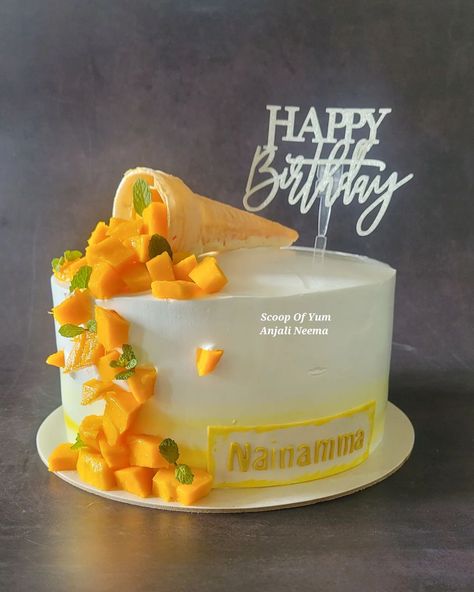 Mango Birthday Theme, Mango Cake Decoration Birthday, Fresh Mango Cake Design, Mango Cake Design Ideas, Simple Fruit Cake Design, Orange Cake Ideas, Orange Theme Cake, Mango Cake Decoration, Mango Cake Design