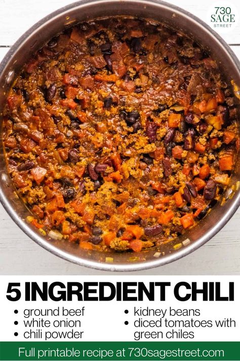 This seriously easy 5-ingredient chili recipe is pure comfort food in one bowl! And best of all, it's made with just 5 pantry staple ingredients and takes 25 minutes! 5 Ingredient Chili Recipe, 5 Ingredient Chili, Stovetop Chili, Ground Beef Chili, Recipes With Few Ingredients, Chili Recipe Easy, Slow Cooker Chili, Fudge Easy, Ground Beef Recipes Easy