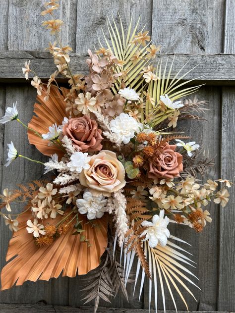 Dried Flower Arch Arrangements, Dried Arbour Flowers, Wedding Arch Arrangements, Arbour Arrangement, Boho Floral Arrangements, Rustic Arrangements, Flower Backdrop Wedding, Rustic Wedding Backdrops, Arch Decor