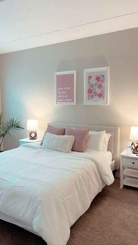 Pastel And White Bedroom, Minimalist Bedroom With Pops Of Color, White Room Decor, Luxury Room Bedroom, Room Redesign, Preppy Room Decor, Redecorate Bedroom, Cozy Room Decor, Teen Bedroom Decor