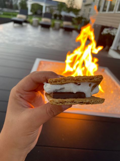 S’mores. Summer vibes. Bonfire night. Summer nights. Summer treats. S’mores Bonfire, S’mores Night, S’mores Aesthetic, Campfire Snacks, Bonfire Party, Night Summer, Fever Dream, Bonfire Night, Night Vibes