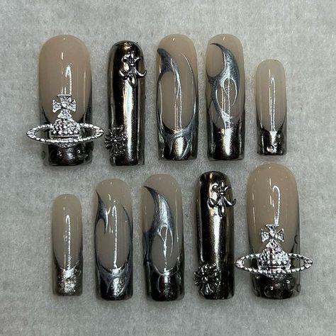 ★ 𝒦 on Instagram: "freestyle chrome & vivienne charms🗡" Ahs Inspired Nails, Ahs Nails, Long Black Nails, Grey Acrylic Nails, Prom Nails Silver, Chrome Nails Designs, Black Nail Art, Gray Nails, Pretty Gel Nails