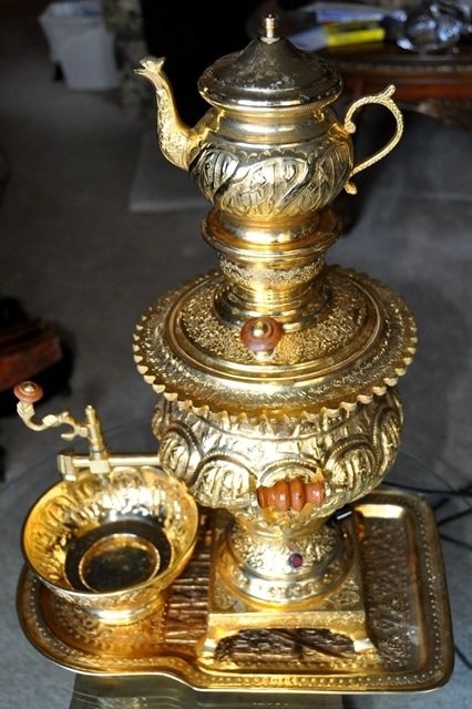 Gold plated Persian samovar with tea pot, bowl and tray Old Manuscript, Horn Sculpture, Samovar Tea, Persian Tea, Cafe Expresso, Make Tea, English Country Decor, Persian Design, Silver Tea