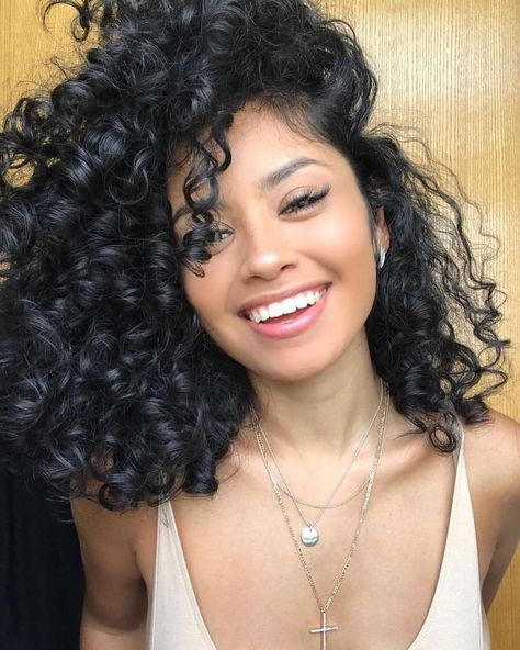 curly.ig on Instagram: “Her smile 🧡🧡👌” Mid Length Curly Hairstyles, Spiral Perm, Annalynne Mccord, Modern Haircuts, Black Curly, Remy Human Hair Wigs, Haircuts For Curly Hair, Black Curly Hair, Cute Hairstyles For Medium Hair