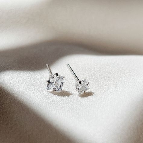 Silver Stud Earrings Aesthetic, Diamond Stud Earrings Aesthetic, Square Diamond Studs, Square Diamond Earrings, Square Crystal Earrings, Square Crystal, Earrings Aesthetic, Square Earrings Studs, Square Stud